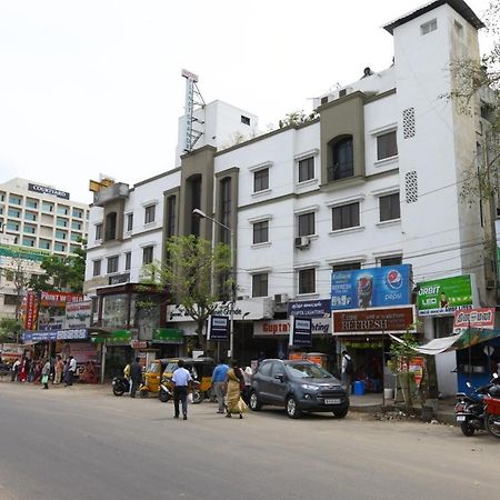 Oyo Flagship 470 Us Consulate Hotel Madras Buitenkant foto