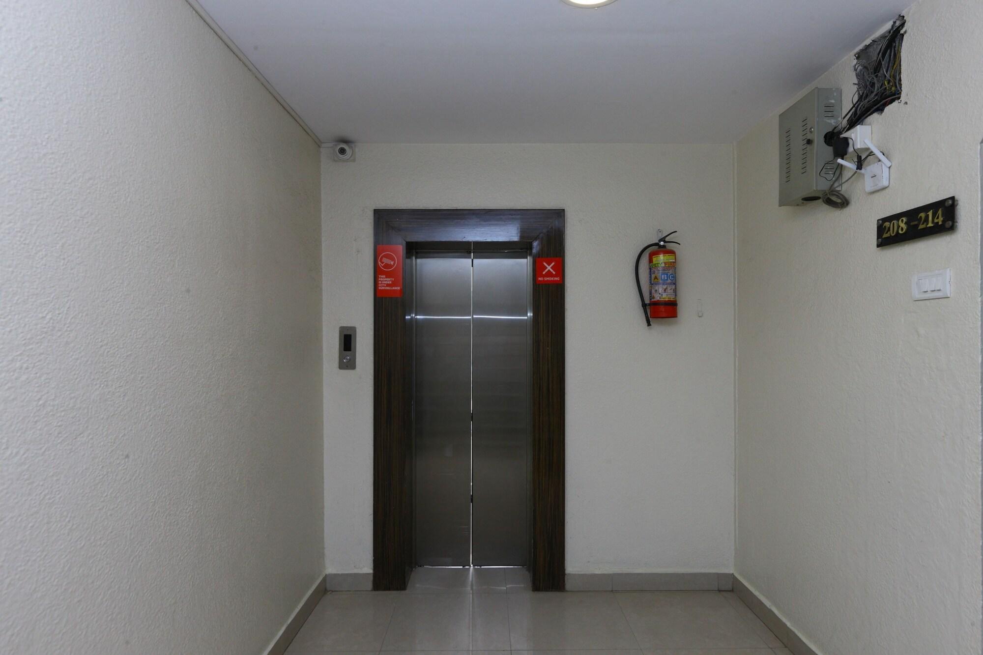Oyo Flagship 470 Us Consulate Hotel Madras Buitenkant foto